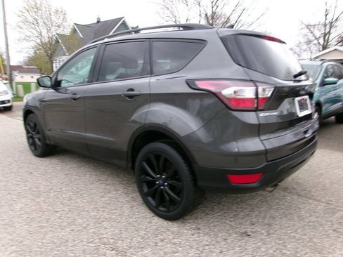 Used 2018 Ford Escape SE w/ SE Sport Appearance Package image 4