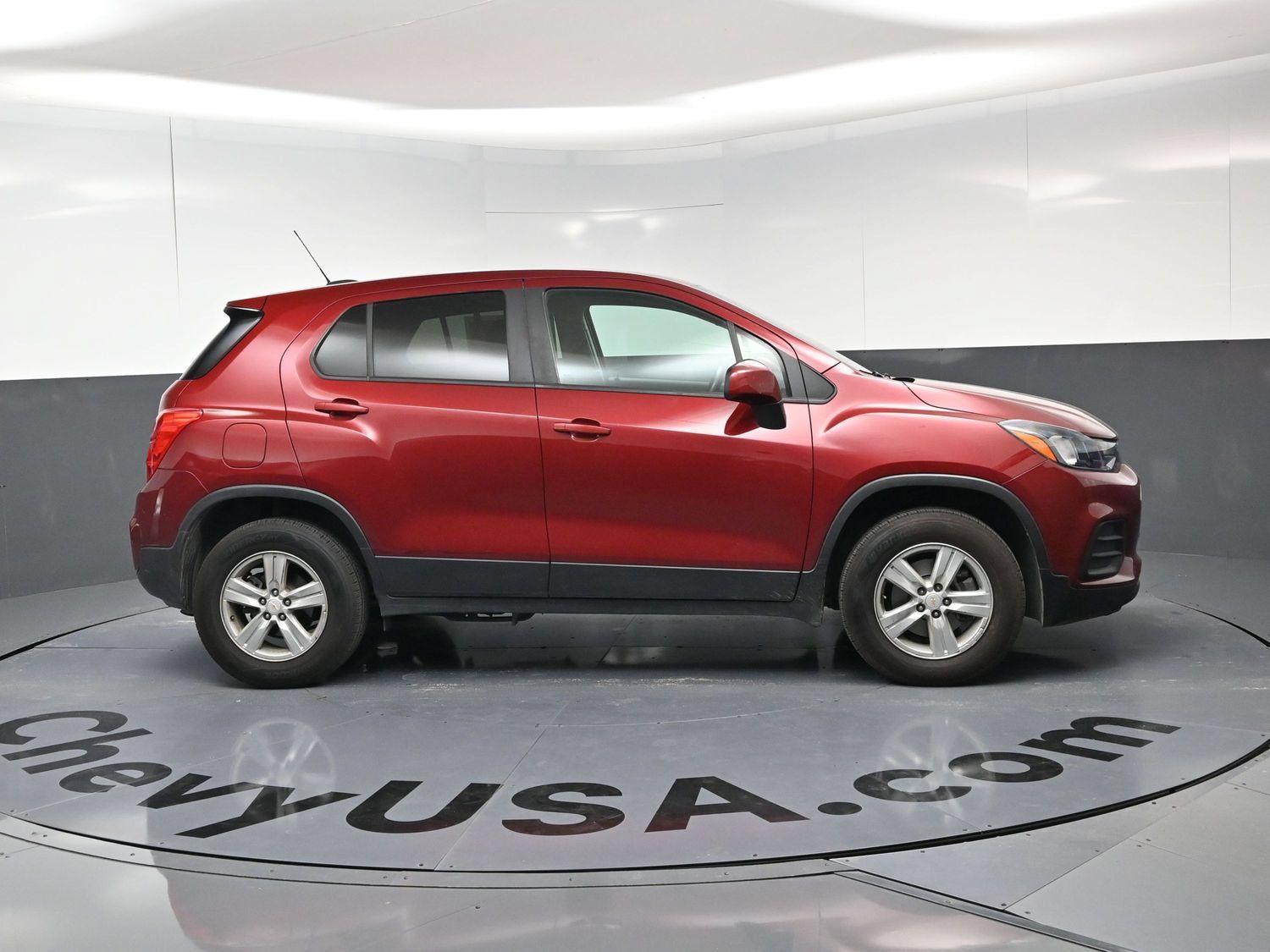 Used 2021 Chevrolet Trax LS w/ Tint and Cruise Package AWD/4WD image 10