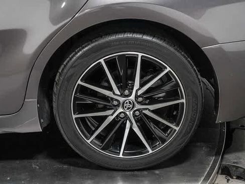 Used 2021 Toyota Camry SE image 10