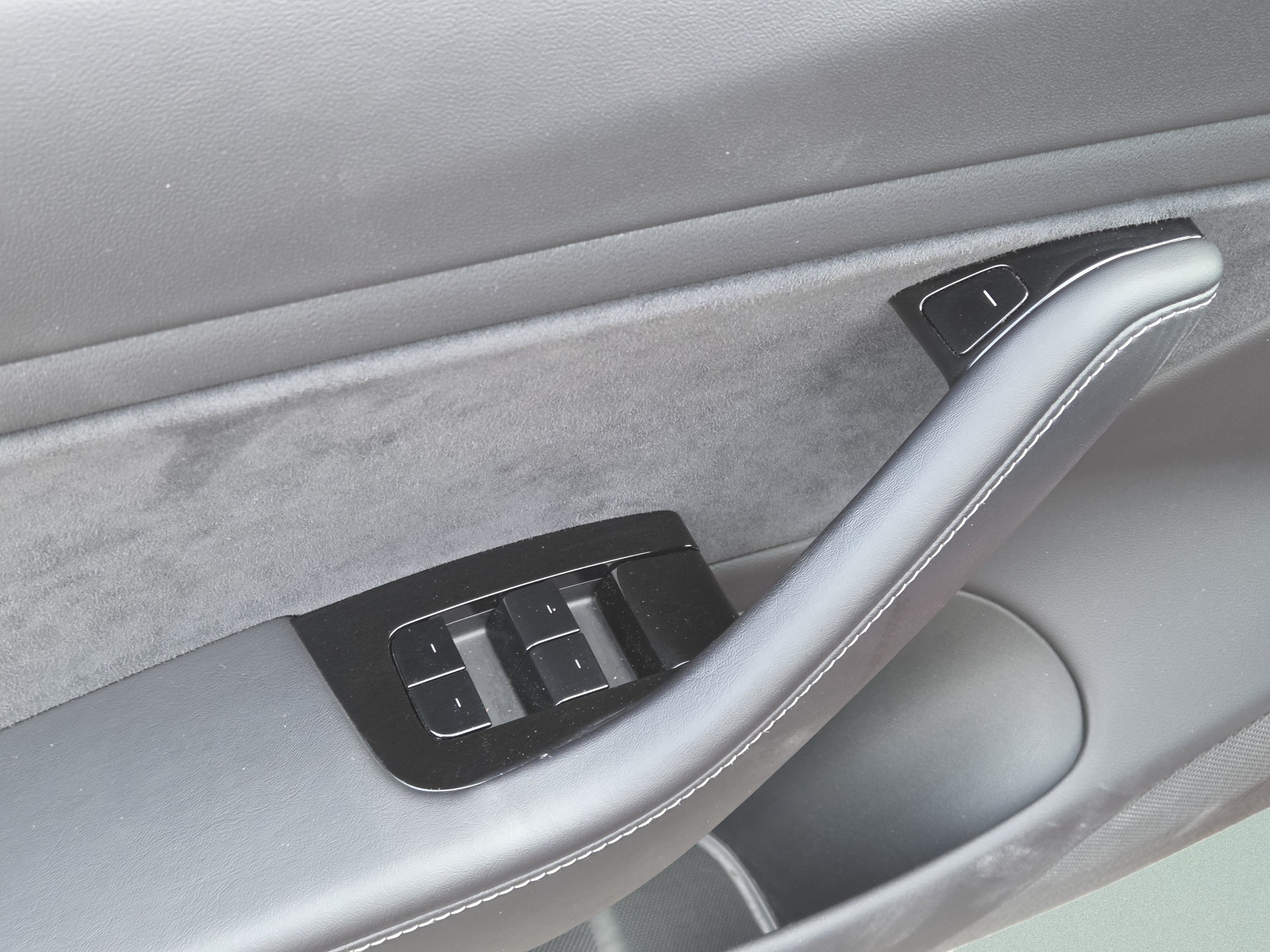 Used 2018 Tesla Model 3 RWD image 28