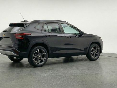 Used 2025 Chevrolet Trax LT image 9