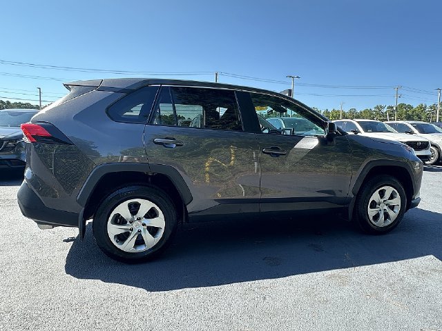 Used 2022 Toyota RAV4 LE FWD image 9
