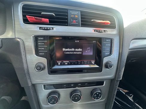 Used 2015 Volkswagen Golf Launch Edition image 23