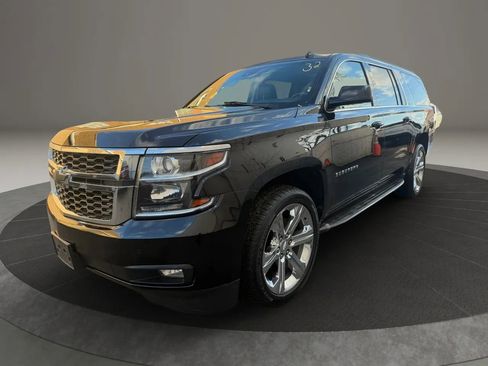 Used 2016 Chevrolet Suburban LT image 1