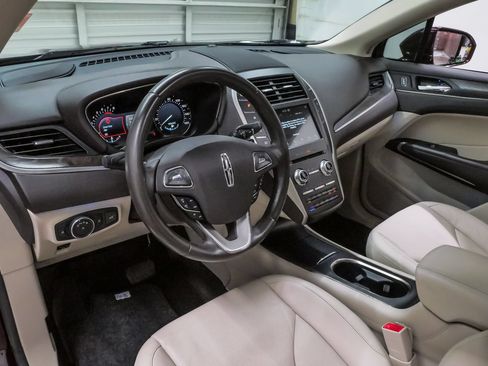 Used 2018 Lincoln MKC Reserve FWD image 2