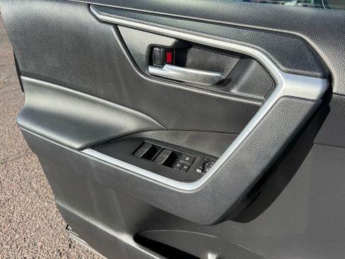 Used 2025 Toyota RAV4 XLE AWD/4WD image 17