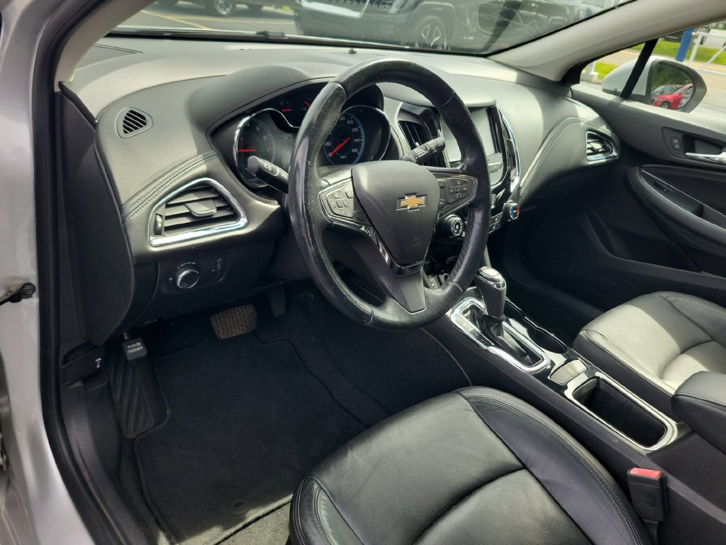 Used 2018 Chevrolet Cruze Premier FWD image 20
