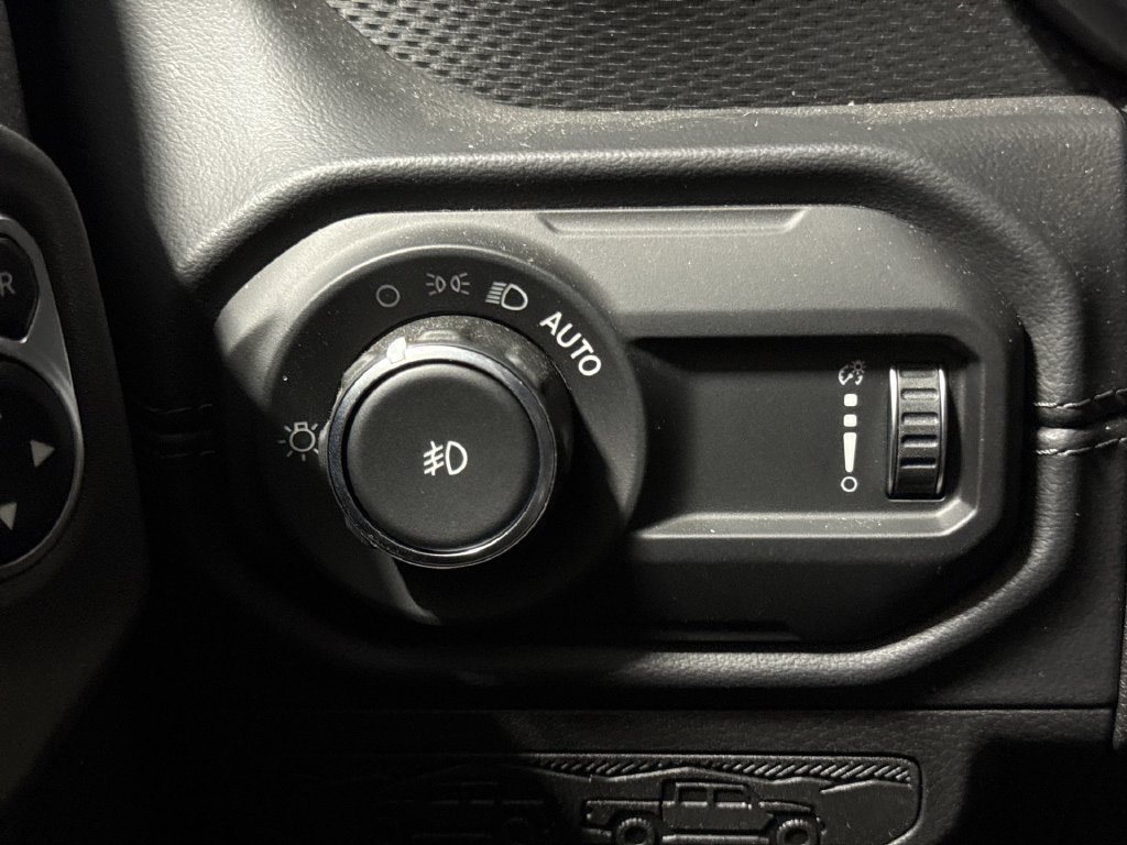 Used 2026 Jeep Wrangler Unlimited Rubicon AWD/4WD image 19