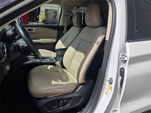 Used 2020 Ford Explorer XLT w/ Equipment Group 202A image 12