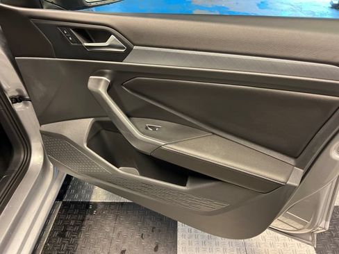 Certified 2024 Volkswagen Jetta SE FWD image 11