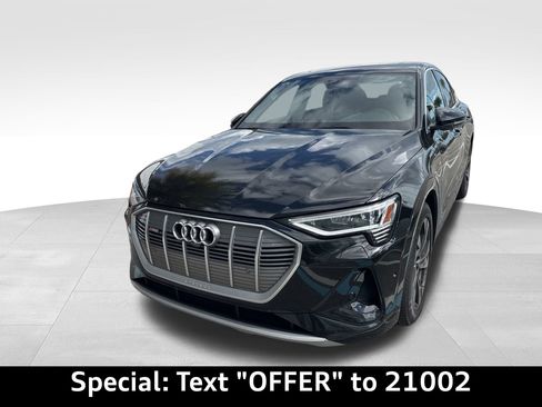 Used 2022 Audi e-tron Premium Plus image 11