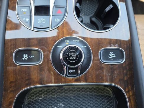 Used 2018 Bentley Bentayga Activity image 27