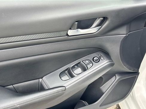 Used 2024 Nissan Altima 2.5 SV image 24