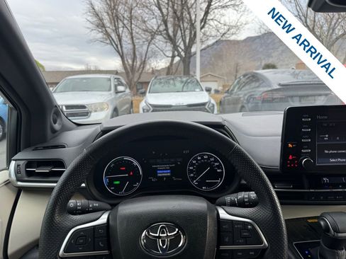 Used 2024 Toyota Sienna Limited image 18