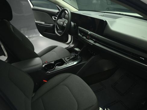 Certified 2025 Kia K4 FWD image 48