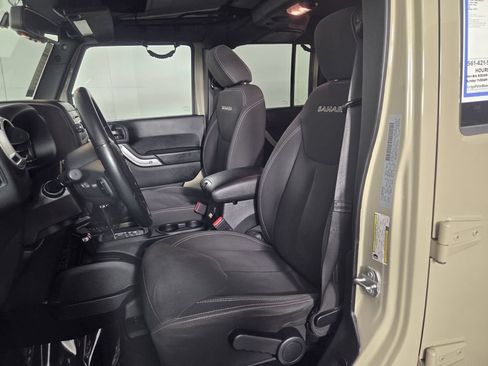 Used 2018 Jeep Wrangler Unlimited Sahara w/ Connectivity Group AWD/4WD image 12