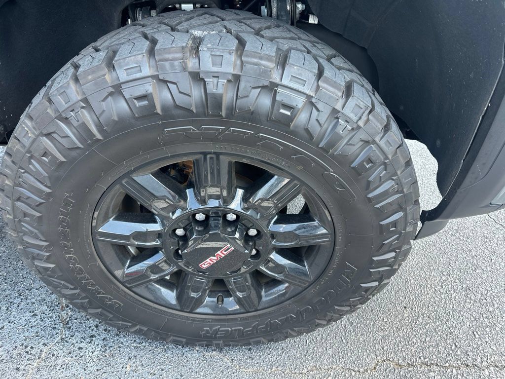 Used 2025 GMC Sierra 2500 AT4 AWD/4WD image 4