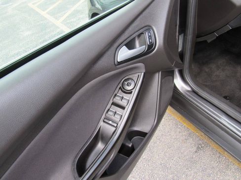 Used 2017 Ford Focus Titanium FWD image 13