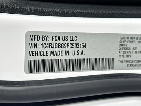 Used 2023 Jeep Grand Cherokee Limited w/ Black Appearance Package image 31