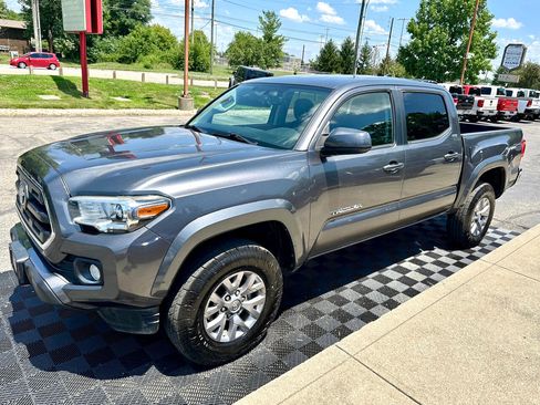 Used 2017 Toyota Tacoma SR5 image 7