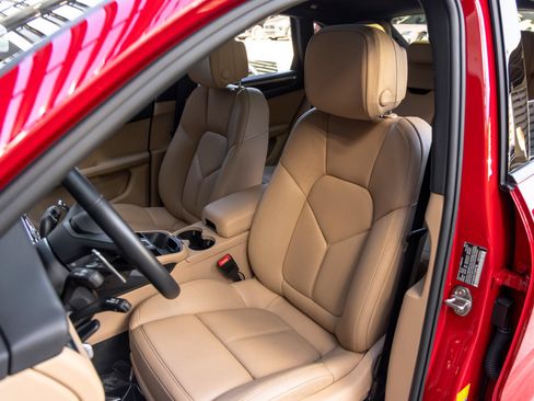 Certified 2026 Porsche Macan AWD/4WD image 5