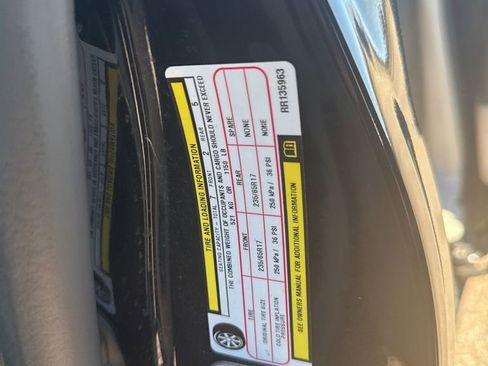 Used 2024 Chrysler Pacifica Touring-L image 17