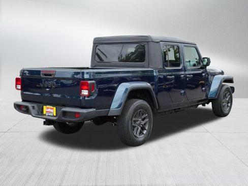 Used 2025 Jeep Gladiator Sport AWD/4WD image 7