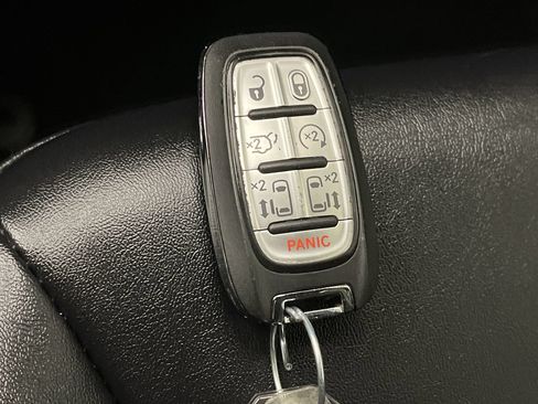 Used 2025 Chrysler Pacifica Select FWD image 27