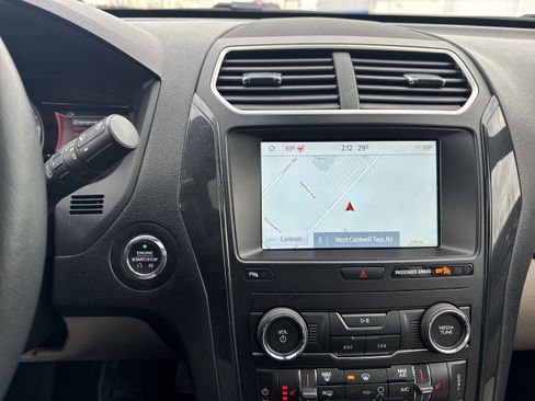 Used 2018 Ford Explorer XLT w/ Equipment Group 202A image 17