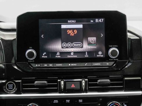 Used 2022 Nissan Pathfinder SV FWD image 16