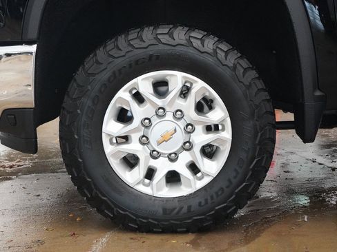 Used 2023 Chevrolet Silverado 2500 LTZ w/ LTZ Plus Package image 8