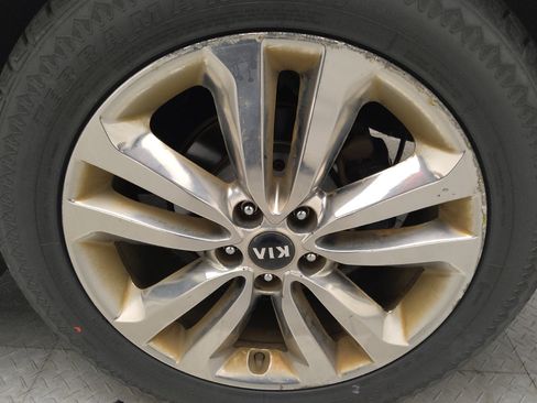 Used 2019 Kia Sorento SX image 31