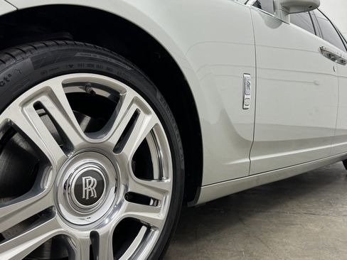 Used 2015 Rolls-Royce Ghost RWD image 16