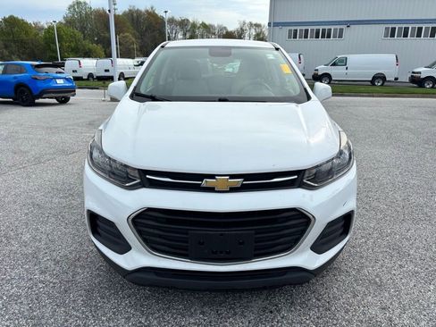 Used 2018 Chevrolet Trax LS FWD image 2