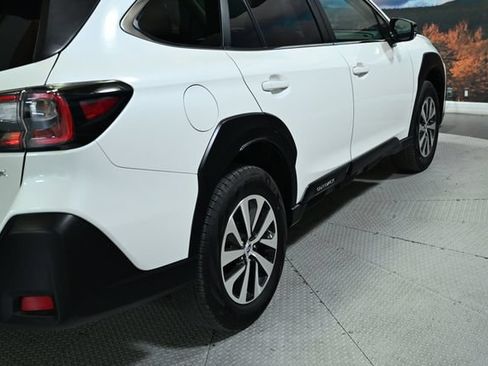 Used 2025 Subaru Outback Premium AWD/4WD image 9
