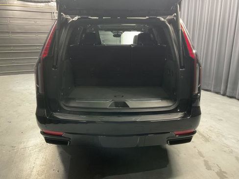 Used 2023 Cadillac Escalade Sport w/ LPO, ONYX Package image 7