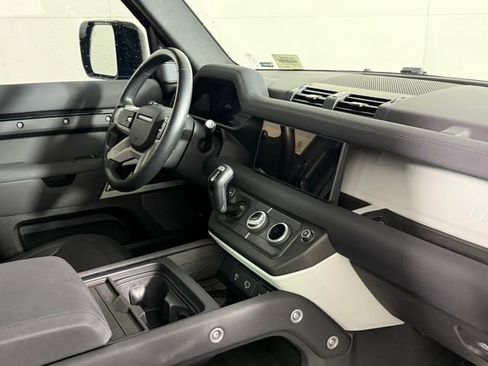 Used 2023 Land Rover Defender 110 S image 30