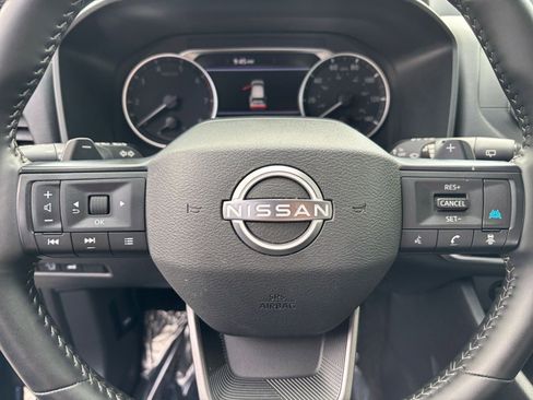 Used 2025 Nissan Rogue SV FWD image 29