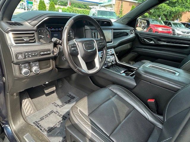 Used 2021 GMC Yukon XL Denali w/ Denali Premium Package AWD/4WD image 14