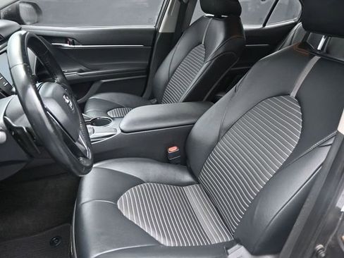 Used 2020 Toyota Camry SE image 19