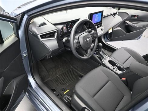Used 2025 Toyota Corolla LE image 4