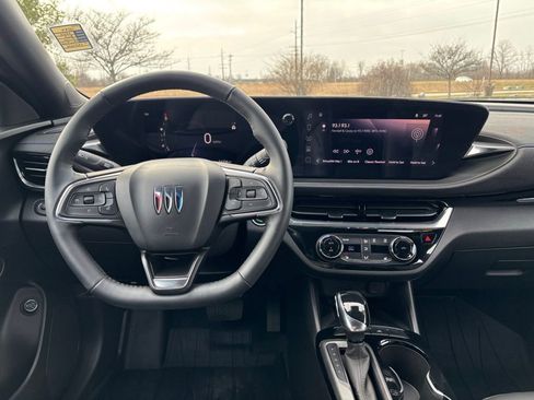 Used 2024 Buick Envista Sport Touring w/ Convenience I Package image 24