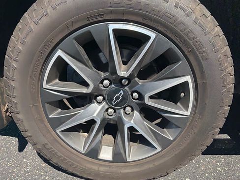 Used 2021 Chevrolet Tahoe Z71 w/ Luxury Package AWD/4WD image 6