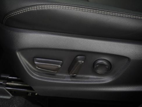 Used 2025 Toyota Corolla Cross XLE w/ Convenience Package AWD/4WD image 24