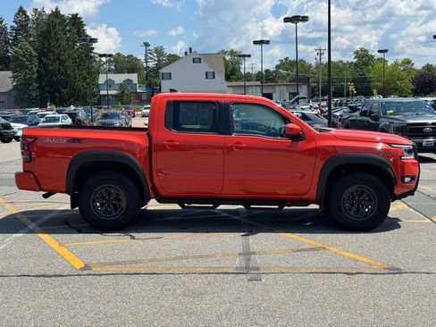 Used 2025 Nissan Frontier PRO-4X image 7