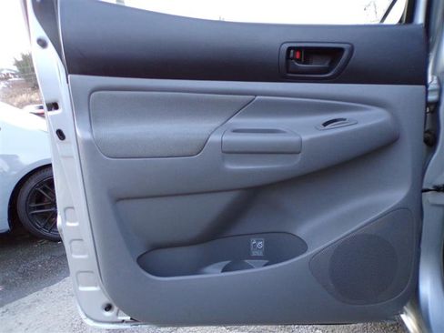 Used 2009 Toyota Tacoma PreRunner image 24