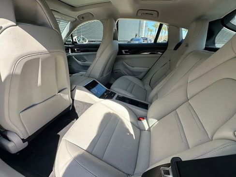 Used 2021 Porsche Panamera image 35