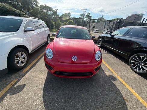Used 2018 Volkswagen Beetle 2.0T S FWD image 2