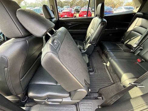 Used 2019 Honda Pilot Touring image 40