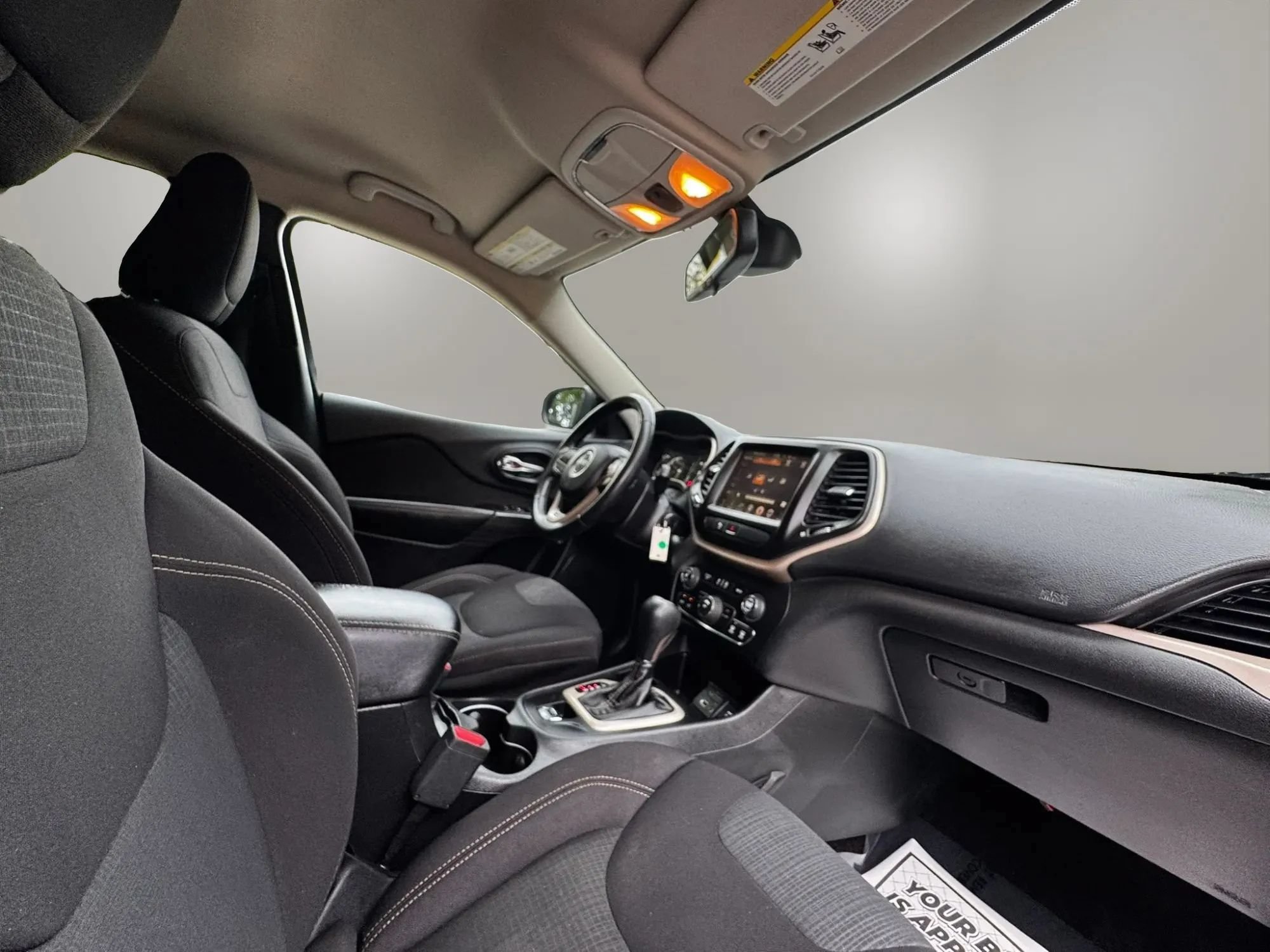 Used 2016 Jeep Cherokee Latitude w/ Safety/Convenience Group FWD image 17